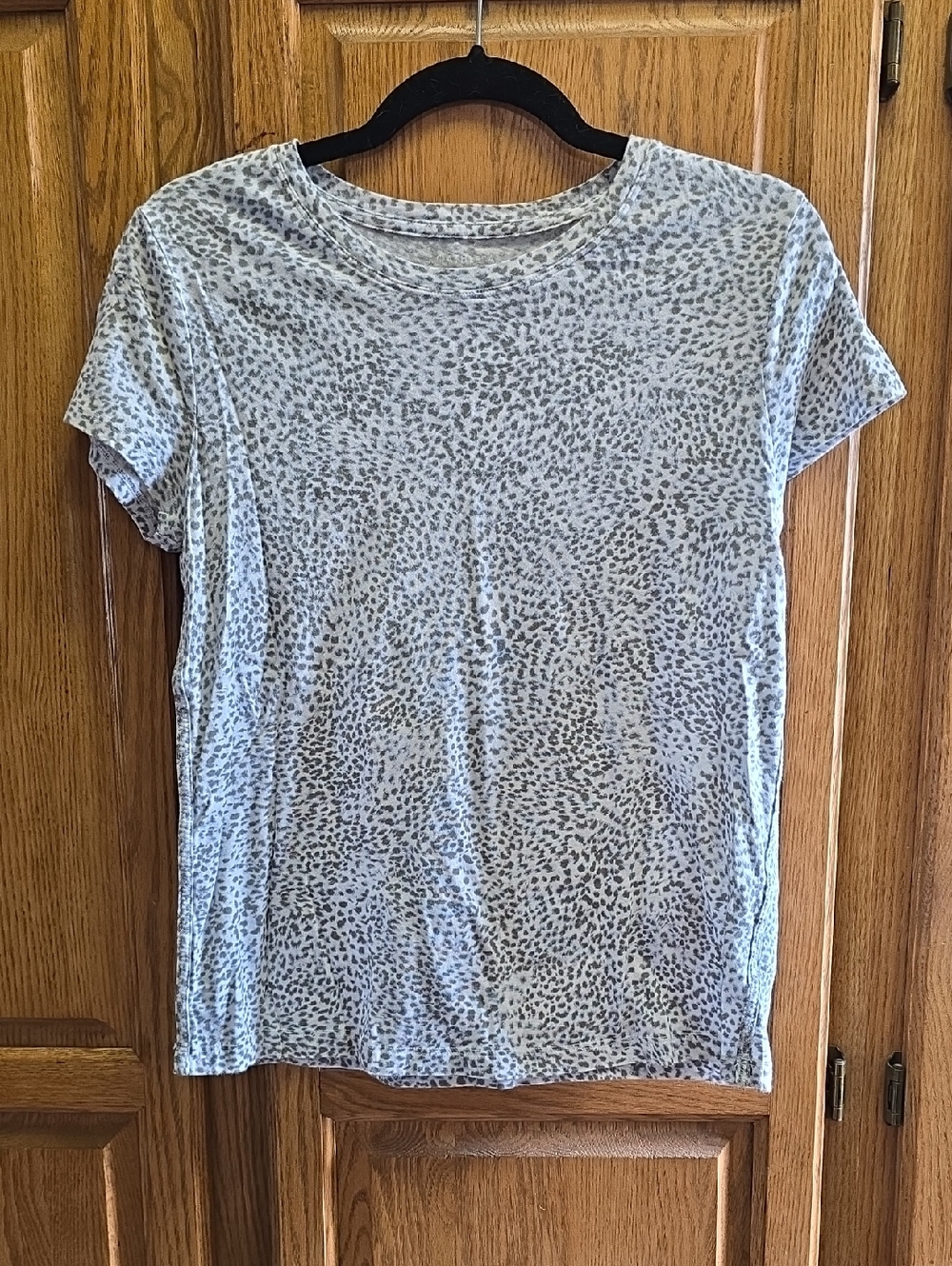 Women’s ATHLETA Organic Cotton Daily Tee Shirt gray animal print Size Small